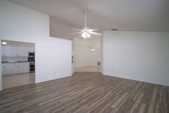 Building Photo - 7239 Rangi Dr