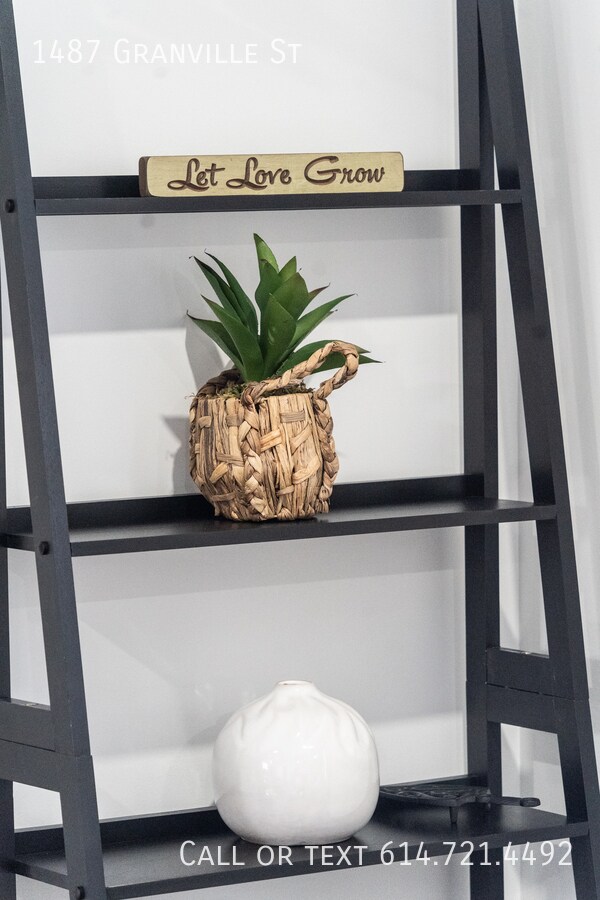 Building Photo - 1487 Granville St