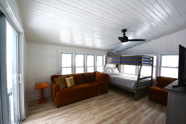 Building Photo - 36722 Birch Dr