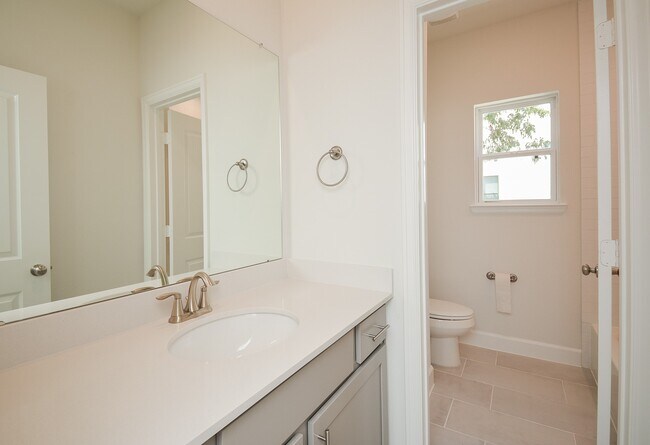 Building Photo - 1847 Sul Ross St