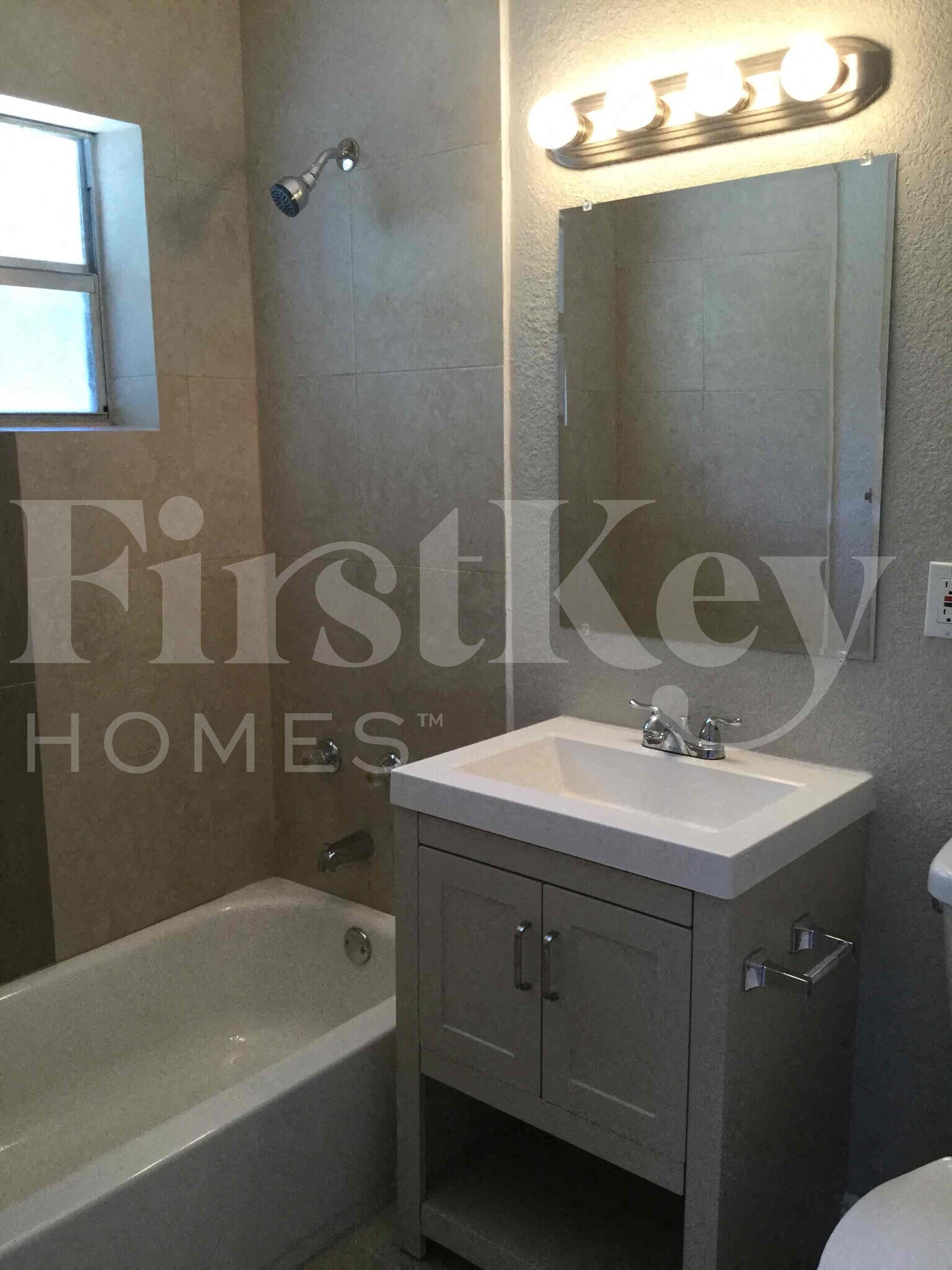 Building Photo - 2610 SW 5th St