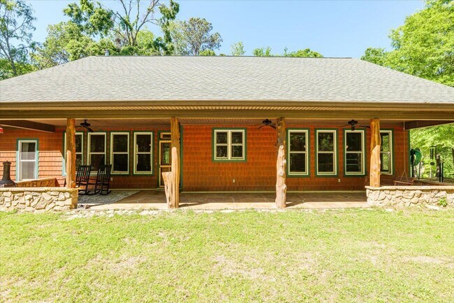 Building Photo - Charming 2 Bed, 2 Bath Custom Ranch on 5 A...