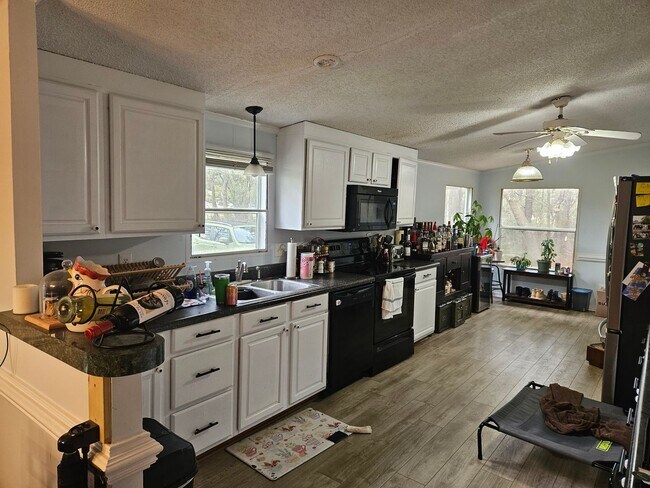 Building Photo - 3 Bedroom, 2 bath home located in Sneads Ferry