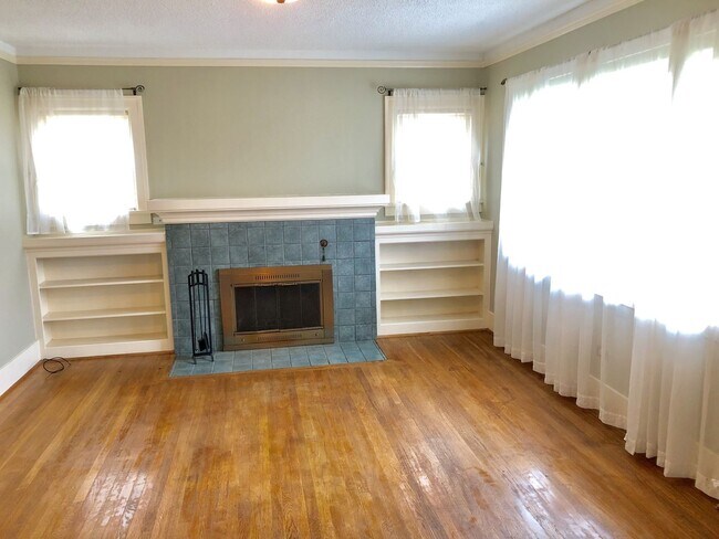 Building Photo - Gorgeous NE Portland Home!