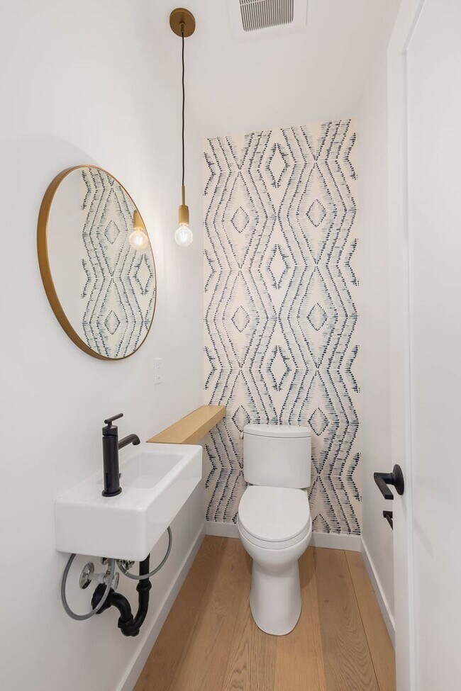 Building Photo - 2123 2nd Ave N