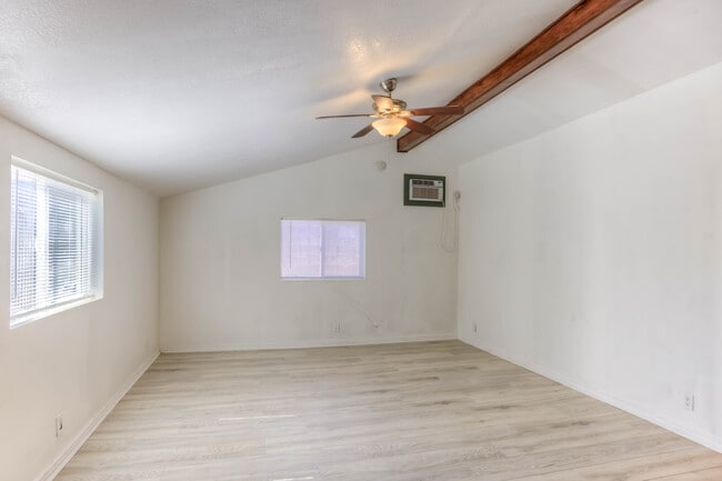 Building Photo - 2555 E Fort Lowell Rd