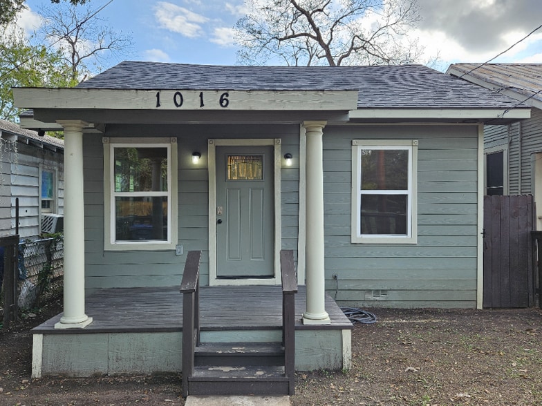 Building Photo - 1016 Center St