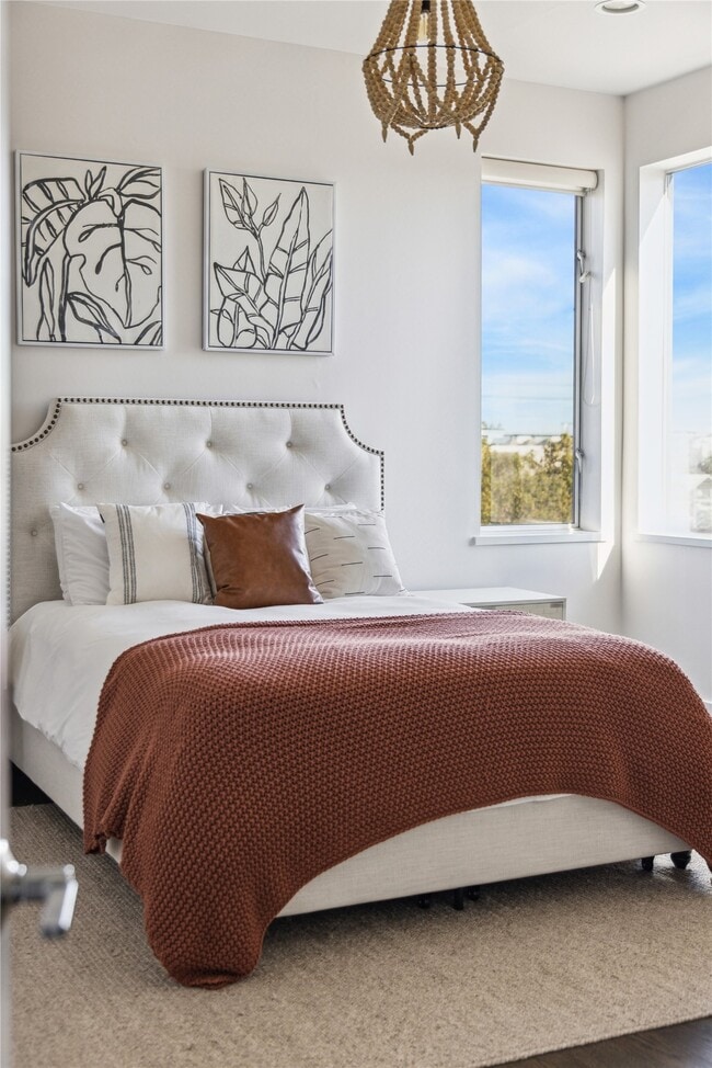 Building Photo - 306 W Pierce St