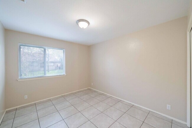 Building Photo - 1944 Nicole Cir