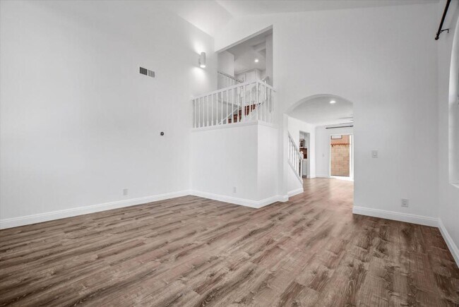 Building Photo - 331 Ogle St