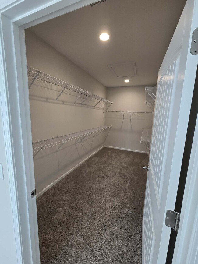 Building Photo - 966 Manitou Cir