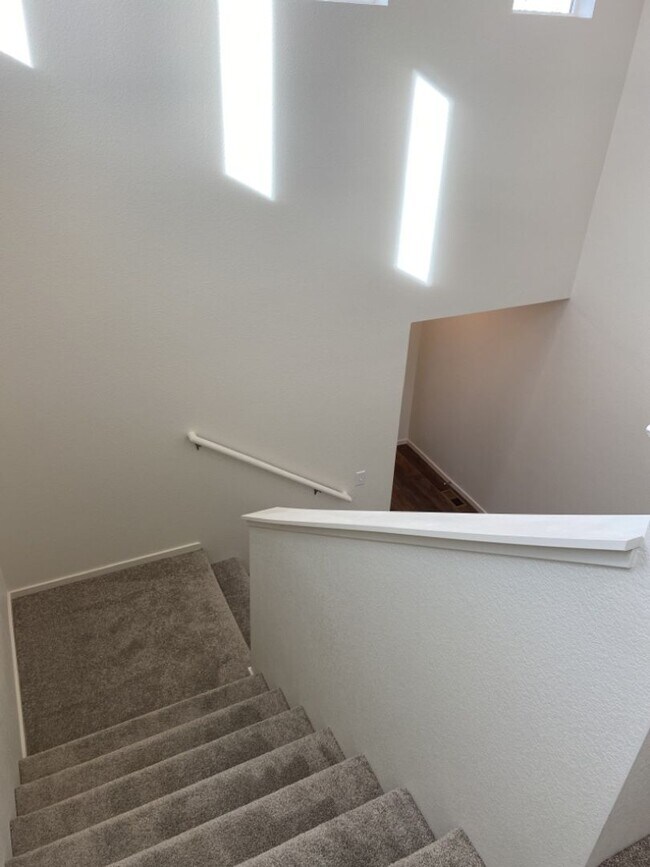 Building Photo - Exquisite 3 Bed 2.5 Bath Single Family Home