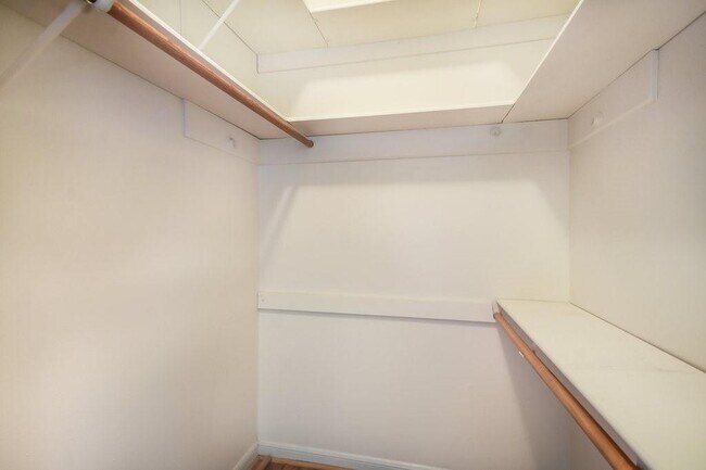 Building Photo - 609 Harthan St