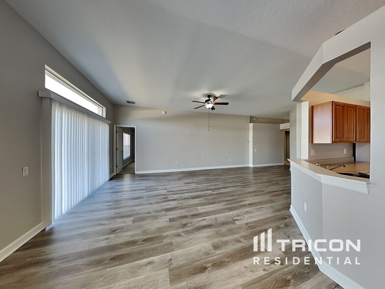 Building Photo - 945 Ridge Haven Dr