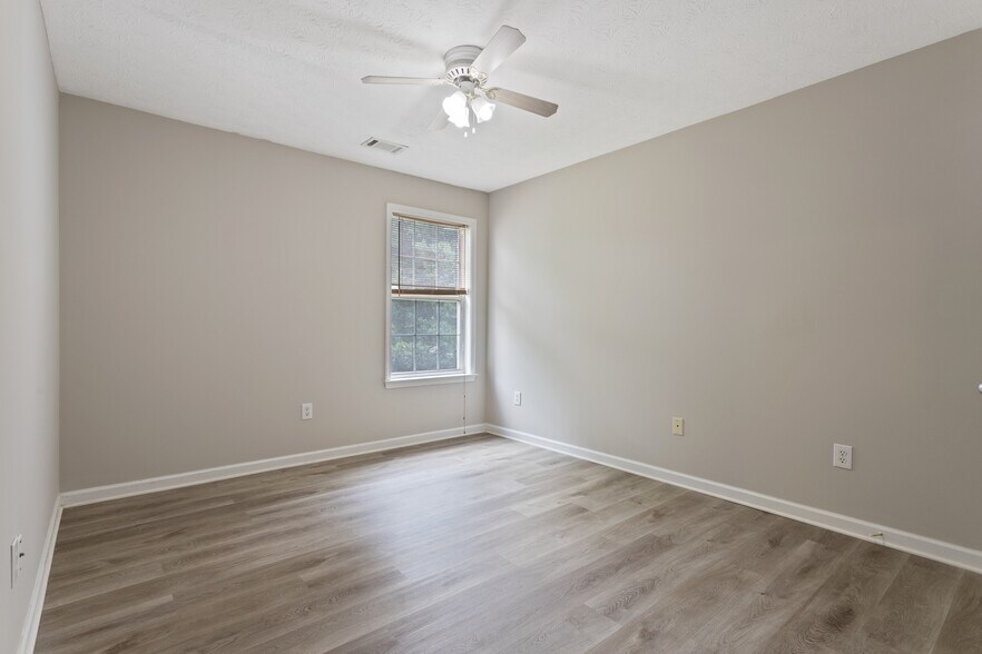 Building Photo - 2325 Winthrope Way Dr