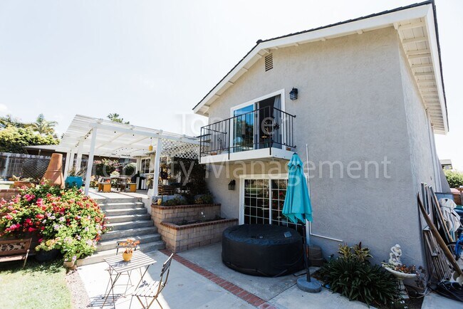 Building Photo - Beautifully Upgraded 3 Bed / 2 Bath Home –...