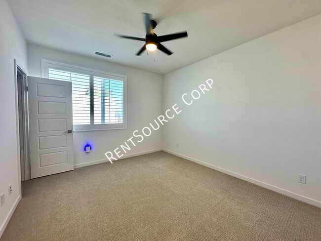 Building Photo - 26916 Tanager Ln