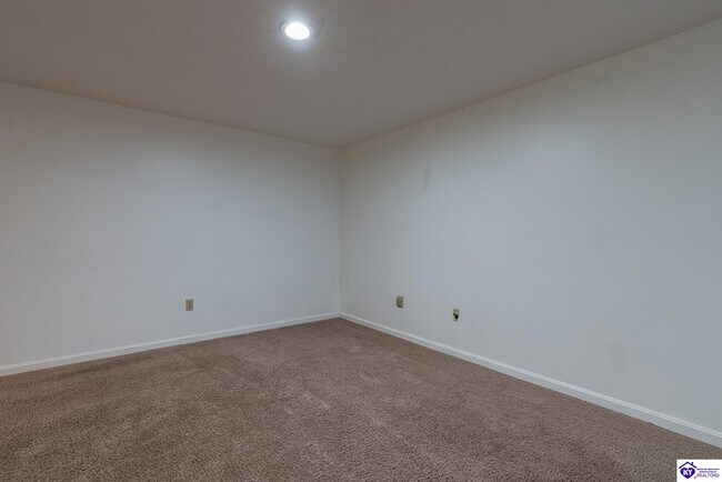 Building Photo - 192 Skyline Dr