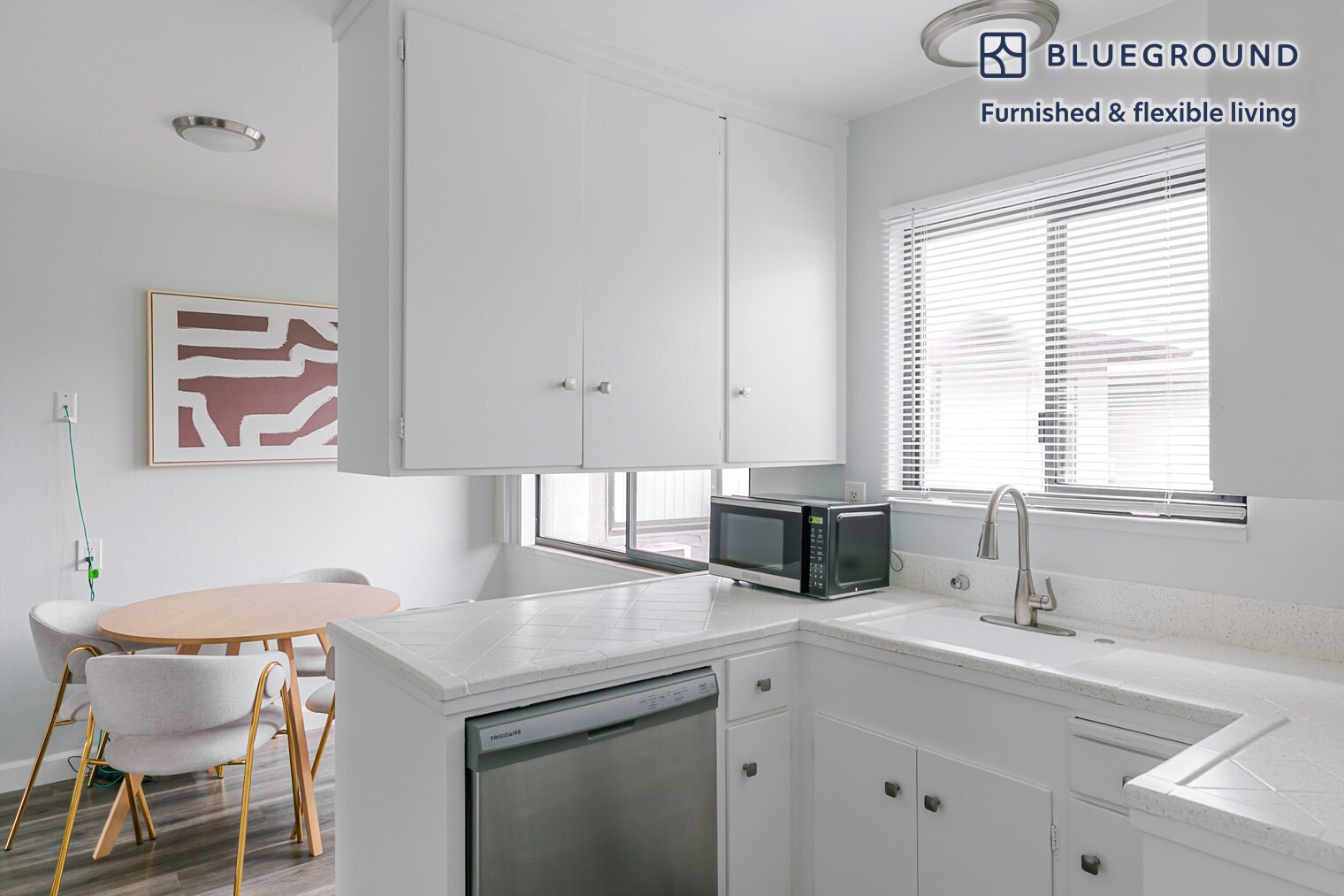 Building Photo - 1945 Latham St