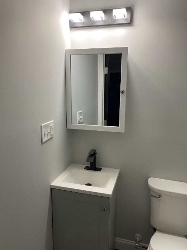 Building Photo - 2501 Linden Ave