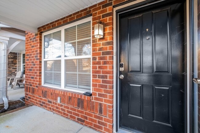 Building Photo - 1234 Riverbrook Dr