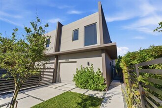 Building Photo - 2840 SW 32nd Ct