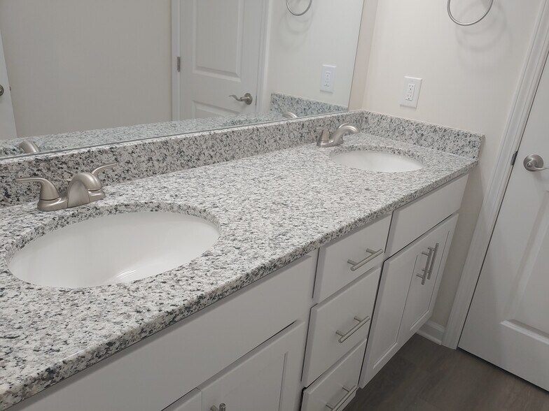 Double vanities - 6138 Warren Newcomb Dr