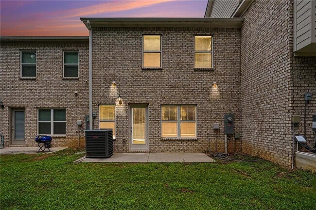 Building Photo - 10139 Benton Woods Dr