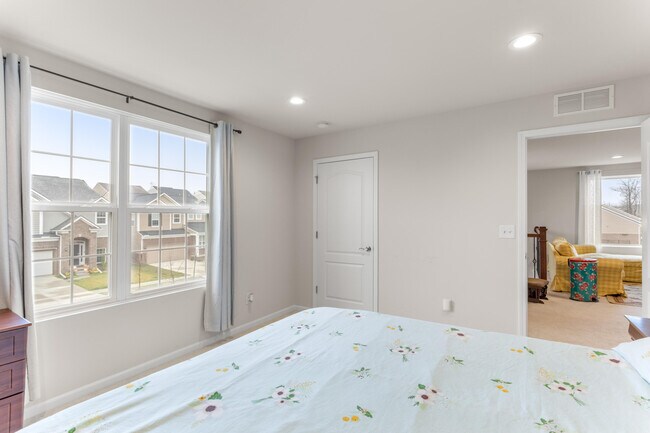 Building Photo - 2825 Dillon Dr