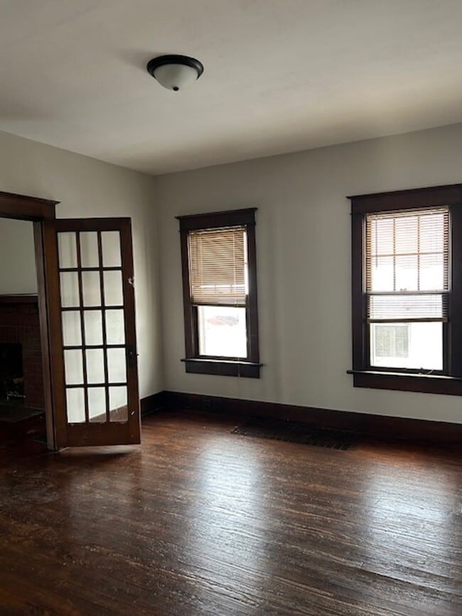 Building Photo - 2 Bedroom, 2 Bath Home w/Full Basement in Dayton