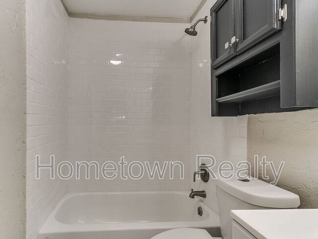 Building Photo - 220 E Jacobs Dr