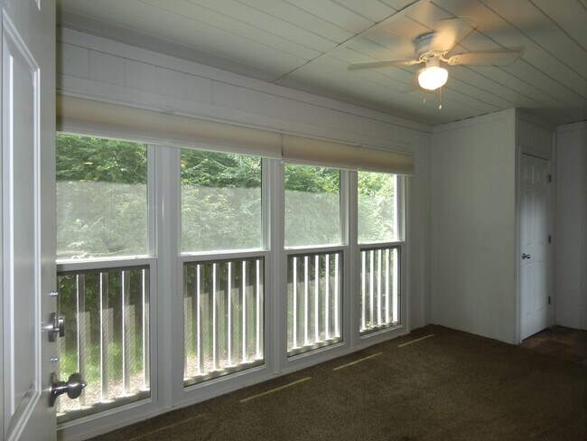 Building Photo - 2483 NE 68th St