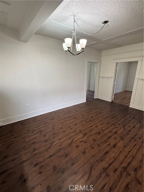 Building Photo - 860 W 56th St