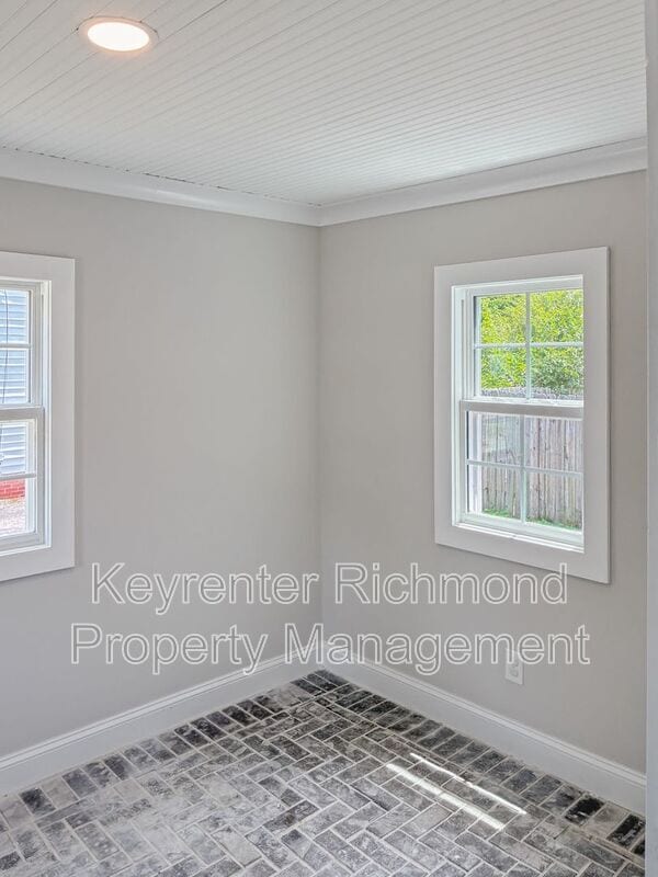 Building Photo - 6419 Crescent Pkwy
