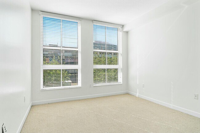 Building Photo - 480 Hibiscus St