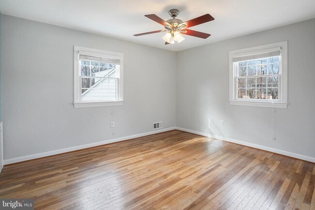 Building Photo - 8300 Midwood St