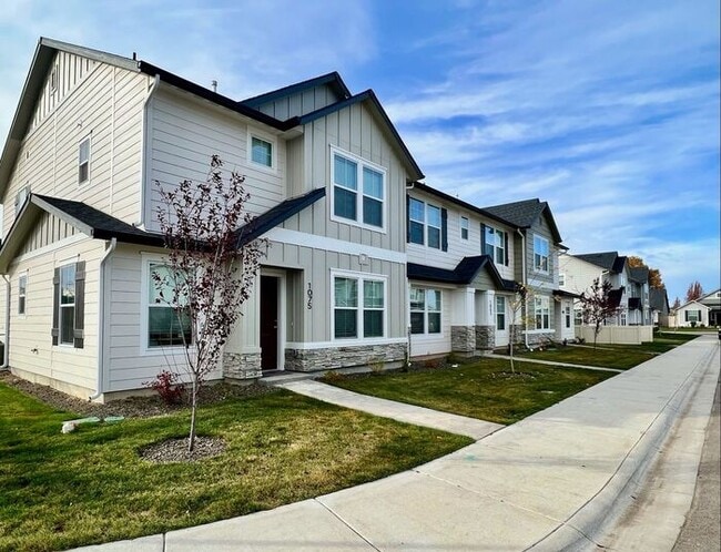 Building Photo - Townhomes at Jericho