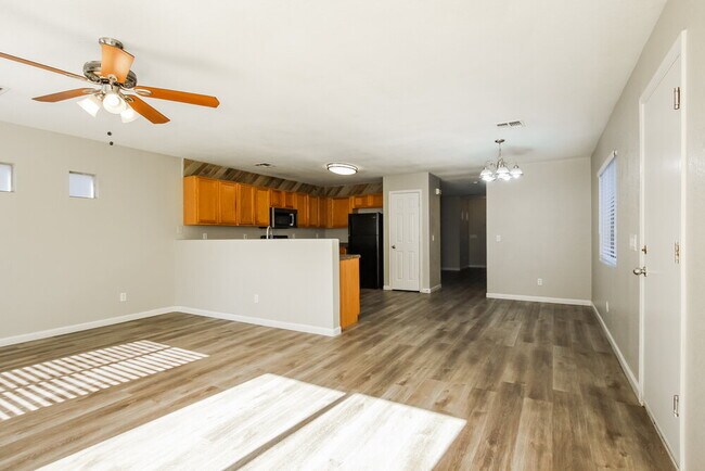 Building Photo - 8345 W Hughes Dr