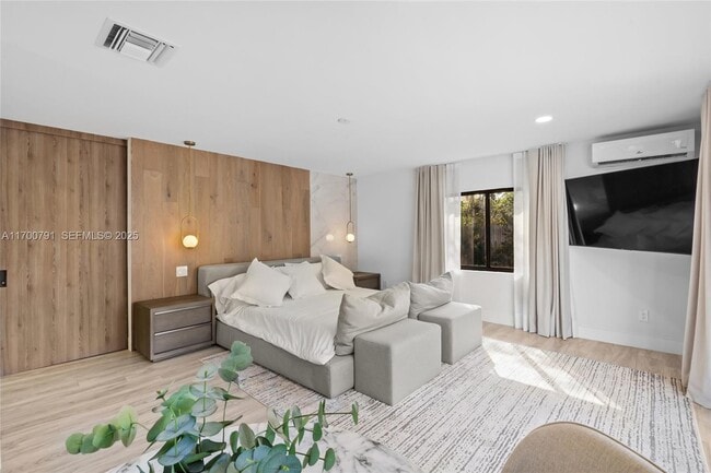 Building Photo - 116 W 1st Ct