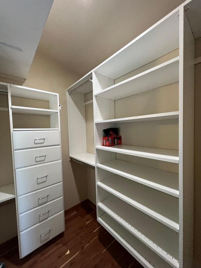 Building Photo - Beautiful 3 bedroom West Side Home! Close ...