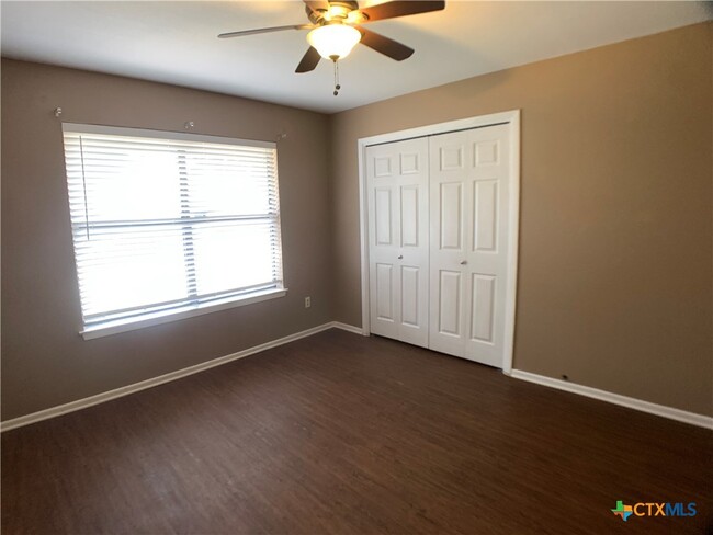 Building Photo - 826 Timber Dr