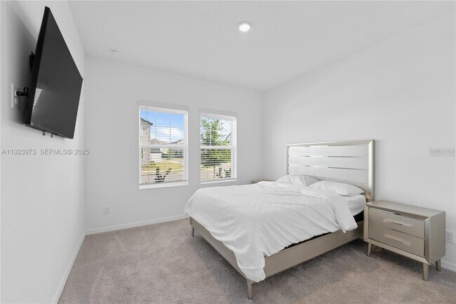 Building Photo - 2375 Lancashire St