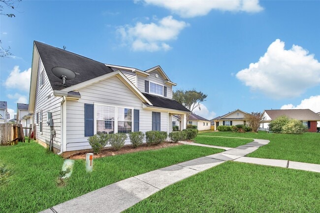 Building Photo - 11940 Chanteloup Dr