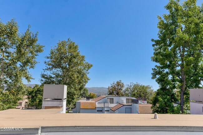 Building Photo - 1253 Tivoli Ln