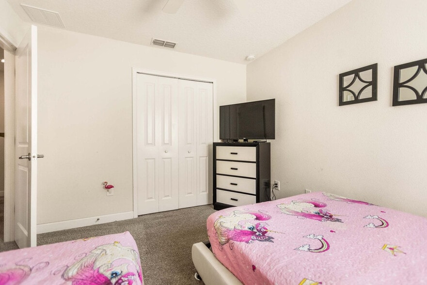 Building Photo - 4718 Kings Castle Cir