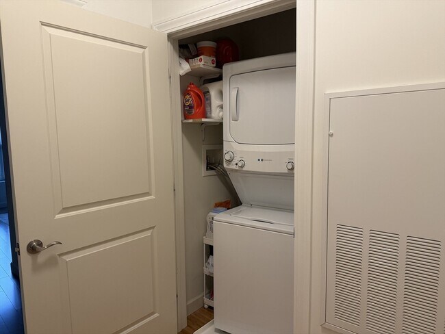 Building Photo - 2009 Symmes Cir