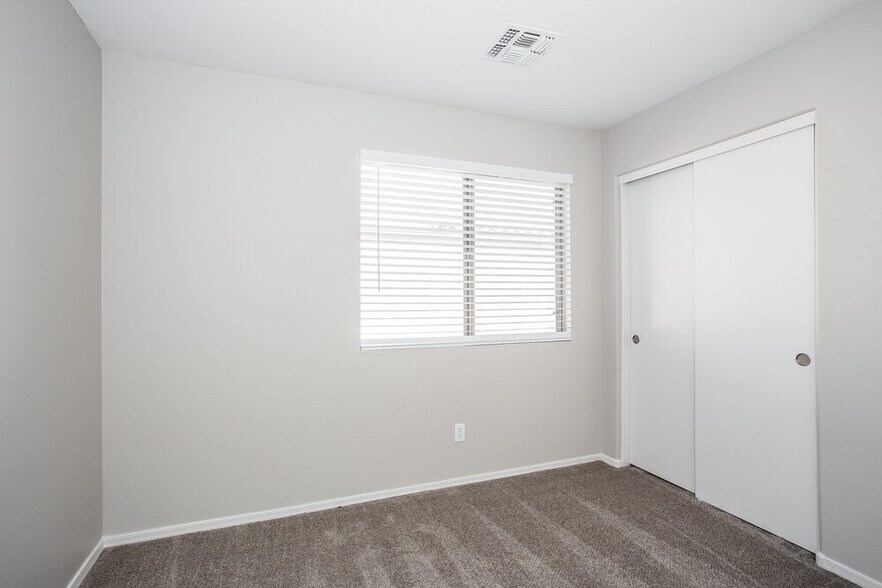 Building Photo - 9246 N 86th Ave