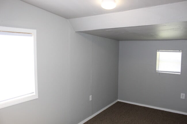 Building Photo - 902 NW 99th St