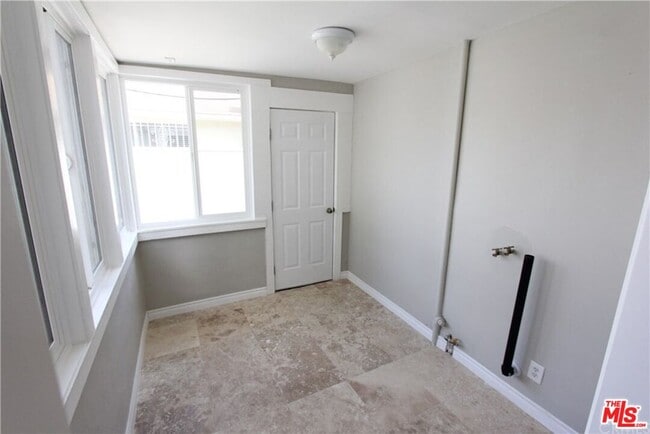 Building Photo - 3807 W 59th Pl