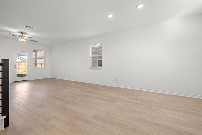 Building Photo - 307 Flowers Ave